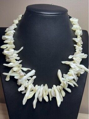 B7704 Vintage Stunning Mother of Pearl Shell Necklace Bamboo Toggle Clasp 20"